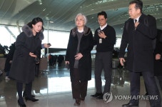 강경화, 한미외교장관 위해 출국