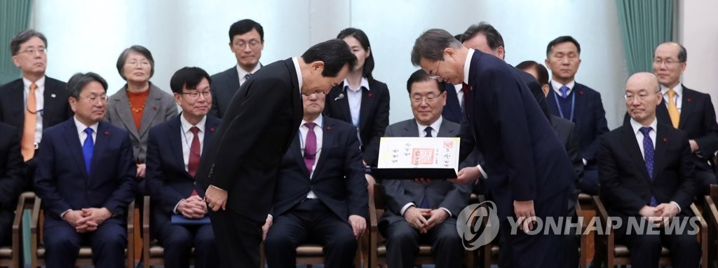 2025년 7월 30일, 국무총리 김민석이 여러 차관들에게 임명장 수여식 진행