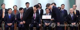 2025년 7월 30일, 국무총리 김민석이 여러 차관들에게 임명장 수여식 진행