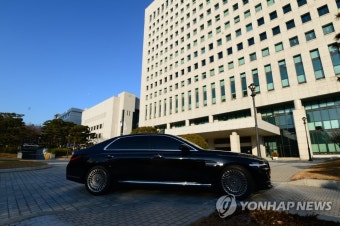 지하주차장 들어가는 윤석열 검찰 총장 차량