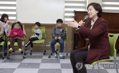 설 앞두고 사회복지시설 찾은 유은혜 부총리