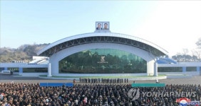 평양시 청년공원야외극장 준공