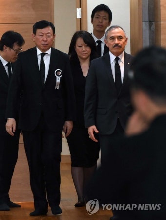 빈소 나서는 해리스 미 대사