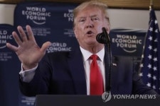 트럼프 미군 머리부상 심하지 않다…이란 공격 파장 축소