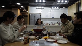 혼밥의 시대, 공유부엌으로 몰려드는 청년들