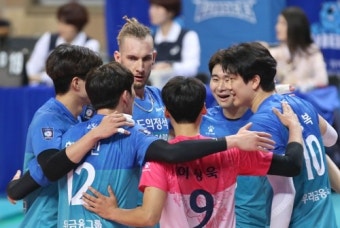 프로배구 선두 우리카드, 파죽의 8연승으로 승점 50 선착