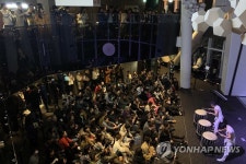 롯데월드타워 전망대 서울스카이, 설 특별 퓨전 난타 공연 진행