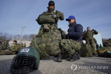 무거운 군장도 함께