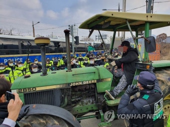 트랙터 10대, 대통령 관저로 향하는 전농 행진 결국 합의 최종적인 일정 변경안 로그인.