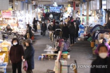저녁시간, 한산한 시장 골목