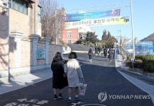 한산한 중학교 졸업식