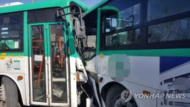 김포 월곶면 도로서 버스 2대 충돌…4명 부상
