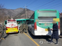 김포 월곶면 도로서 버스 2대 충돌…4명 부상