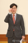 신임장 제정식 참석한 신임 춘추관장