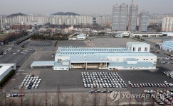 한산한 기아차 광주공장 주차장