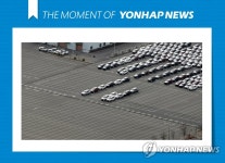 [모멘트] 텅텅 빈 완성차 주차장