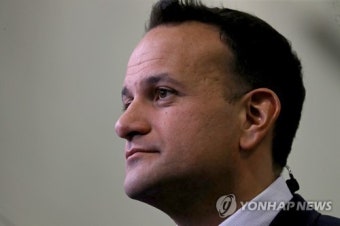 버라드커 아일랜드 총리 총선 패배 인정…