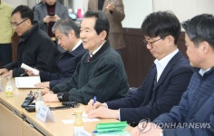 정세균 총리, 이천 장호원 전통시장 상인들과 간담회