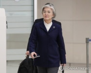 귀국하는 강경화 장관