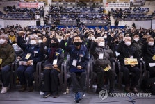 투쟁 외치는 김명환 위원장