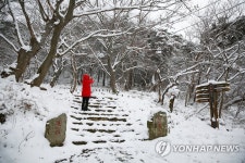 눈 덮인 서산 개심사 입구