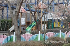 코로나19 여파로 정부서울청사 어린이집 휴원...텅 빈 놀이터