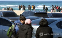 코로나19 발생에도 북적이는 강원 동해안