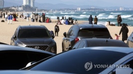 코로나19 발생에도 북적이는 강원 동해안