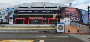 프로배구 사상 첫 무관중 경기에 조용한 수원체육관