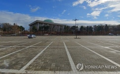 한산한 국회 둔치 주차장