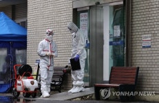 이야기 나누는 동산병원 의료진