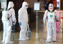 방역작업 하는 영화관