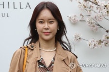 [게시판] 가수 백지영, 저소득층 아동 위해 마스크 1만장 기부