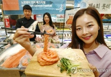 색다른 맛의 연어회 국수 맛보세요!