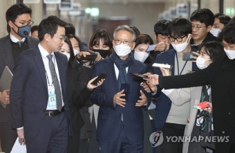 질문받는 미래통합당 김형오 공천관리위원장