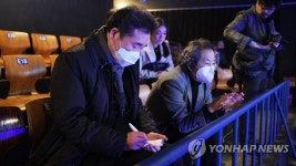 동숭동 소극장 찾은 이낙연