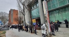 약국·마트·우체국 돌며 사재기…마스크 수급 불균형