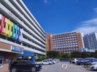 총장 퇴진 집회 참석한 경성대 교수 재임용 탈락 논란