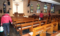 종교시설 방역하는 성북구청