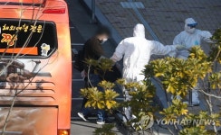 국립마산병원 도착한 경증환자