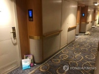 코로나19 미 크루즈 정처 없는 항해…승객들 불안 호소(종합)