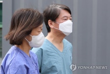 열흘 가까이 의료 봉사 이어가는 안철수 대표