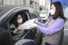 책 대출도 드라이브 스루…성동구립도서관 22일까지 운영