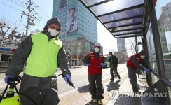 코리아빌딩 앞 버스정류장도 방역