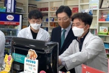 [동정] 김경수 경남지사, 진주 중앙시장 찾아 상인 격려