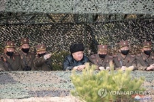 [1보] 김정은, 포병부대 포사격대항경기 지도