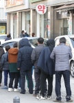 마스크 5부제 5일째, 오전부터 구매 행렬