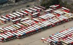 감회 운행으로 버스 가득한 터미널