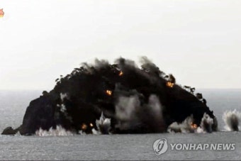북한 TV, 김정은 포병부대 훈련지도 보도…'명중' 과시