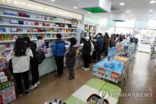 마스크 5부제 약국 줄 선 시민들